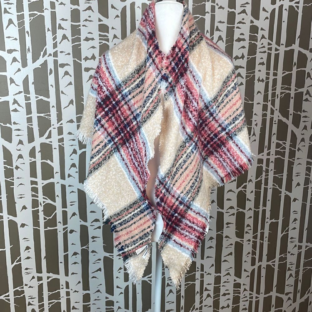 Sonoma Super Soft Plaid Print Fringe Trim Boucle Knit Triangle Scarf OS - Picture 3 of 7